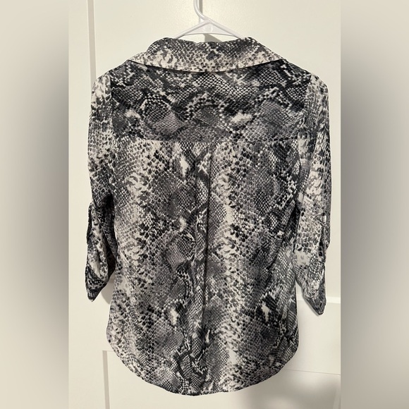 IZ Byer Women's Snake Print 3/4 Sleeve Blouse - Picture 5 of 9